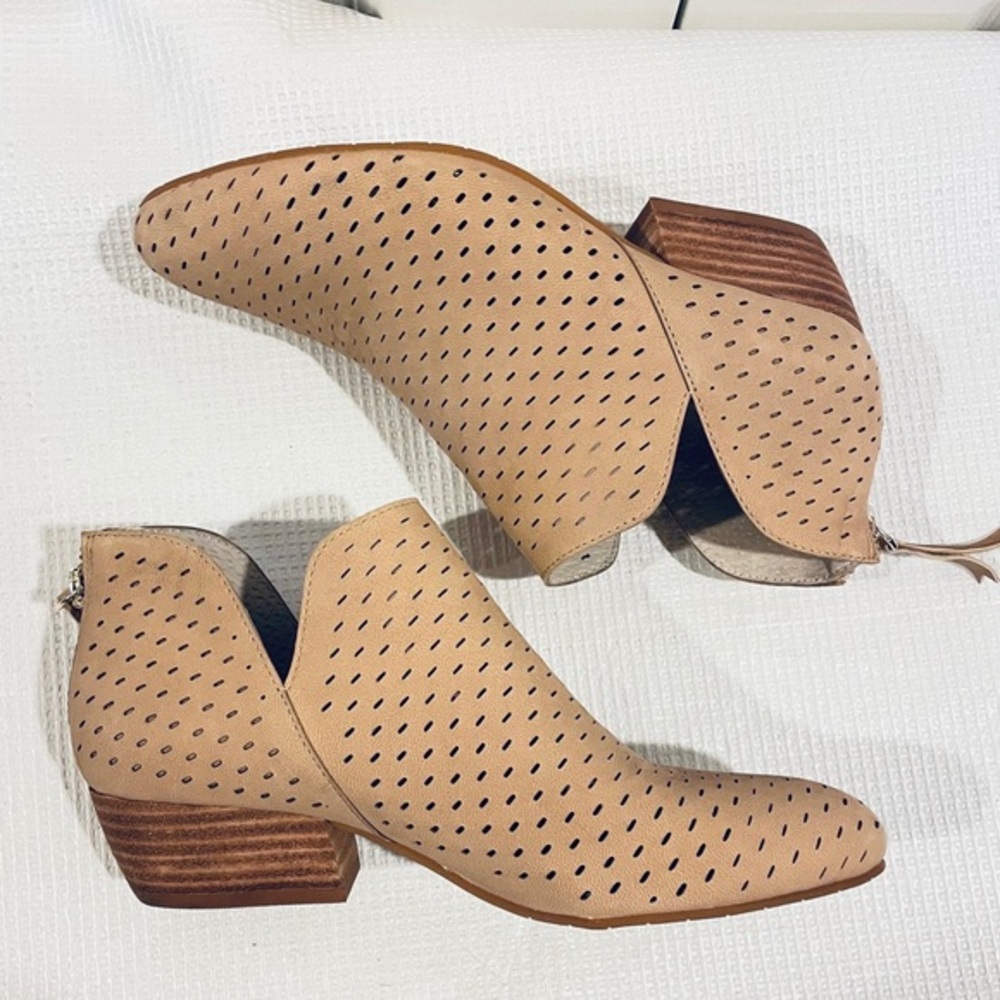 NWOT Kenneth Cole Suede Perforated Booties
